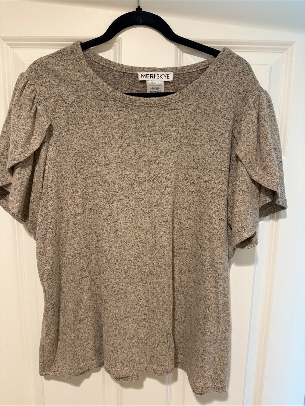 Meri Skye Women's Taupe Heathered Ruffle Sleeve Tee
